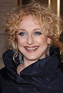 How tall is Carol Kane?